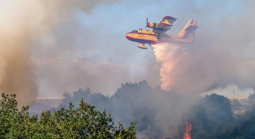 Φωτιά στο Κόμιτο Καρύστου, σηκώθηκαν 5 εναέρια
