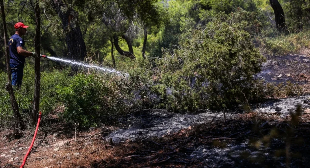 Φωτιές στη Δυτική Αττική: Καπνογόνα σημεία αντιμετωπίζουν οι πυροσβέστες, σε επιφυλακή για αναζωπυρώσεις -Κάηκαν πάνω από 144.000 στρέμματα