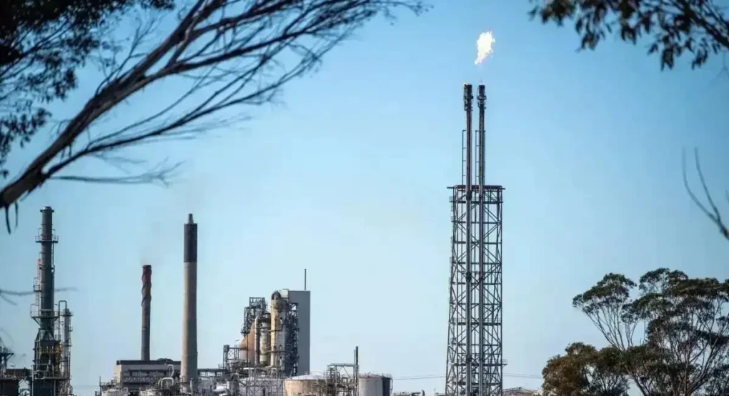 Το Brent έφτασε στα 92 δολάρια – Άνοδος χωρίς επιστροφή όσο μαίνεται η ένταση στα Στενά του Ορμούζ