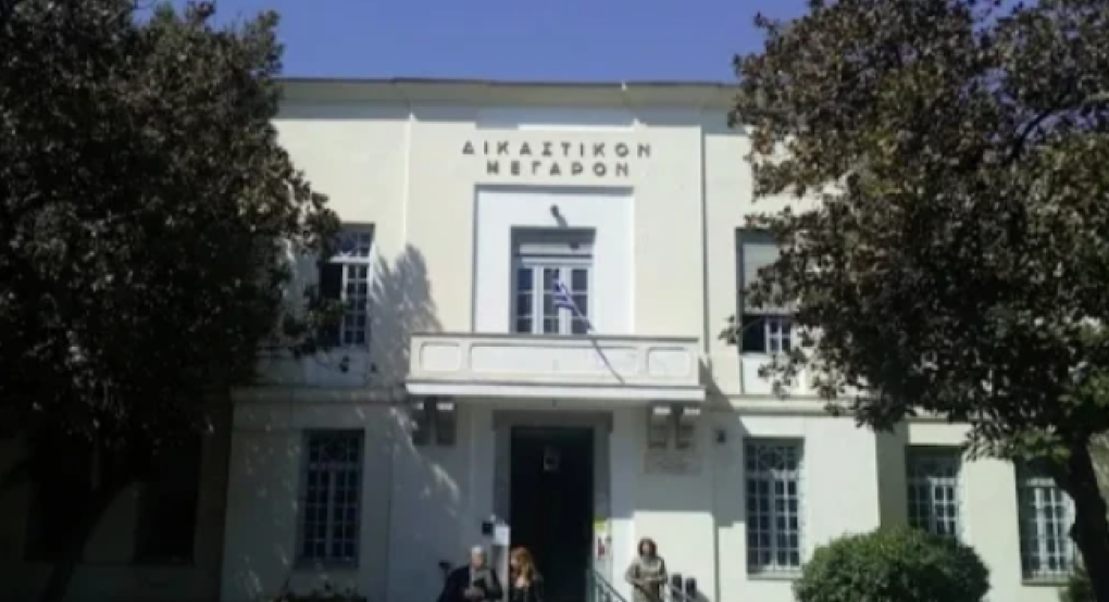 Βόλος: Στη φυλακή άνδρας για παρενόχληση 15χρονης σε παραλία – Κλώτσησε και το ναυαγοσώστη που επενέβη
