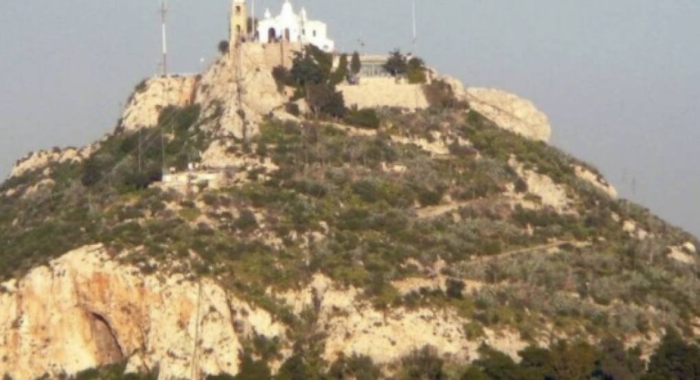 Θρίλερ στον Λυκαβηττό: Εντοπίστηκε πτώμα σε σπηλιά κοντά στο εκκλησάκι των Αγίων Ισιδώρων