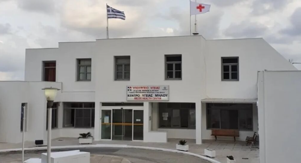 Μήλος: Επιχείρηση διάσωσης 33χρονου που ανέβηκε σε βράχο 20 μέτρων και δεν μπορούσε να κατέβει