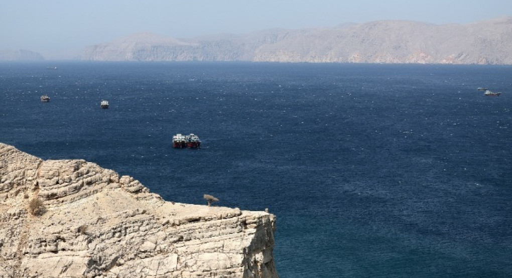 Τραμπ: Είτε το στενό του Ορμούζ «θα ανοίξει πολύ σύντομα» ή το Ιράν θα υποστεί «πολύ δυνατά» πλήγματα