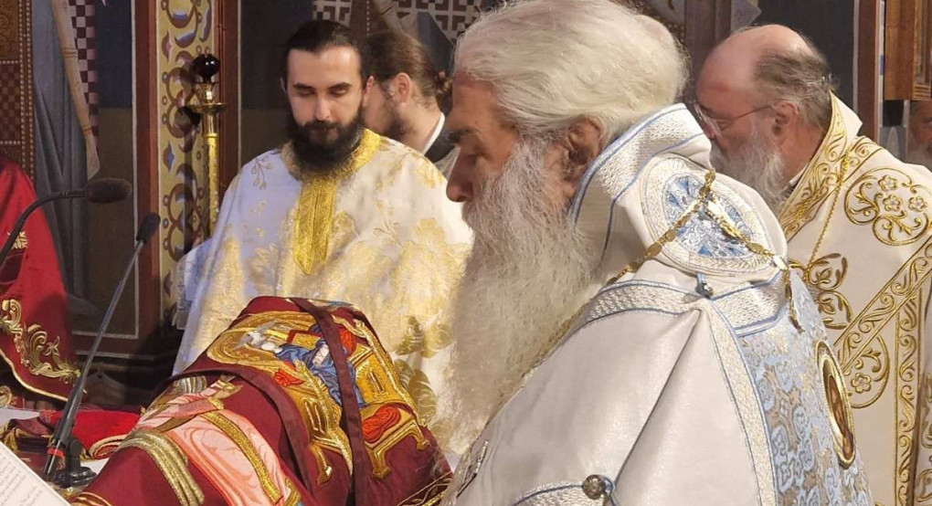 Πολλαπλές ανθομολογήσεις σε χειροτονία ιερέως από τον Άγιο Πέτρο