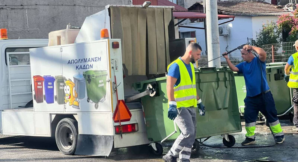 Αριδαία: Σαββατιάτικο καθάρισμα κάδων- παρων ο Δήμαρχος Αλμωπίας