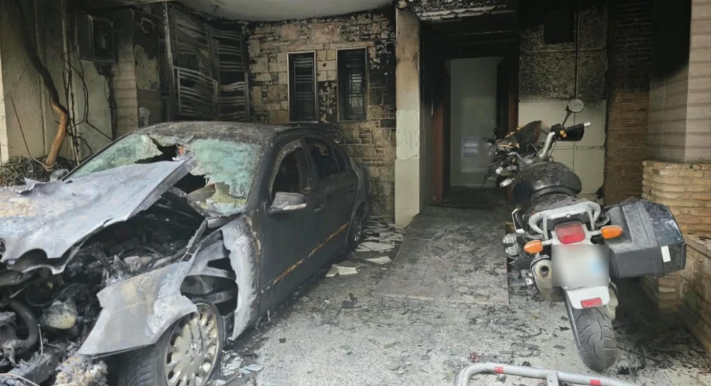 Δύο εμπρηστικές επιθέσεις σε πιλοτές πολυκατοικιών σε Ζωγράφου και Γαλάτσι, κάηκε αυτοκίνητο αντιδημάρχου