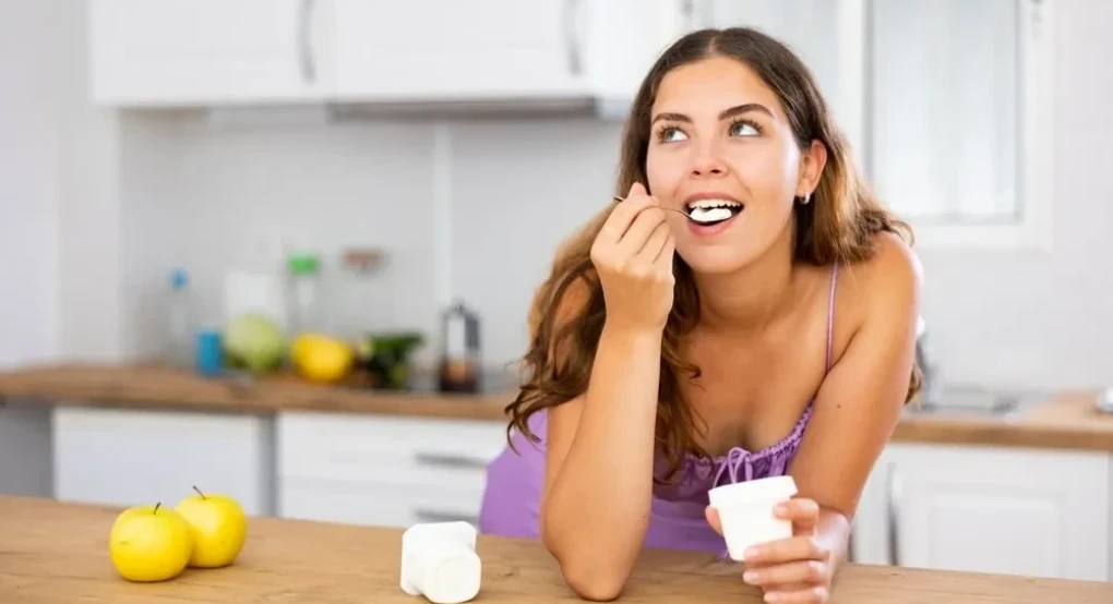 Γιαούρτι ή cottage cheese; Ποιο κερδίζει σε πρωτεΐνη και ποιο είναι πιο θρεπτικό