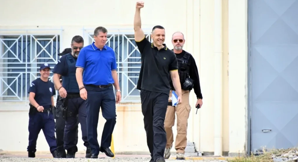 Κασιδιάρης: "Κινδυνεύει να χάσει τα εκλογικά του δικαιώματα για 13 χρόνια" - Ο καθηγητής Συνταγματικού Δικαίου Γιώργος Σωτηρέλης αναλύει τους νομικούς περιορισμούς για την επάνοδό του στην πολιτική