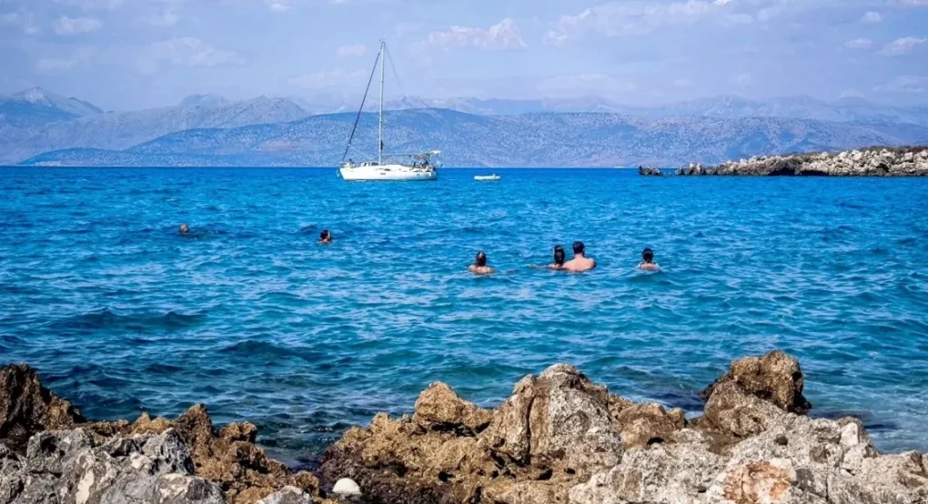 Καιρός: Μέχρι τους 36 βαθμούς η θερμοκρασία, εξασθενούν οι άνεμοι - Σε ποιες περιοχές θα σημειωθούν καταιγίδες