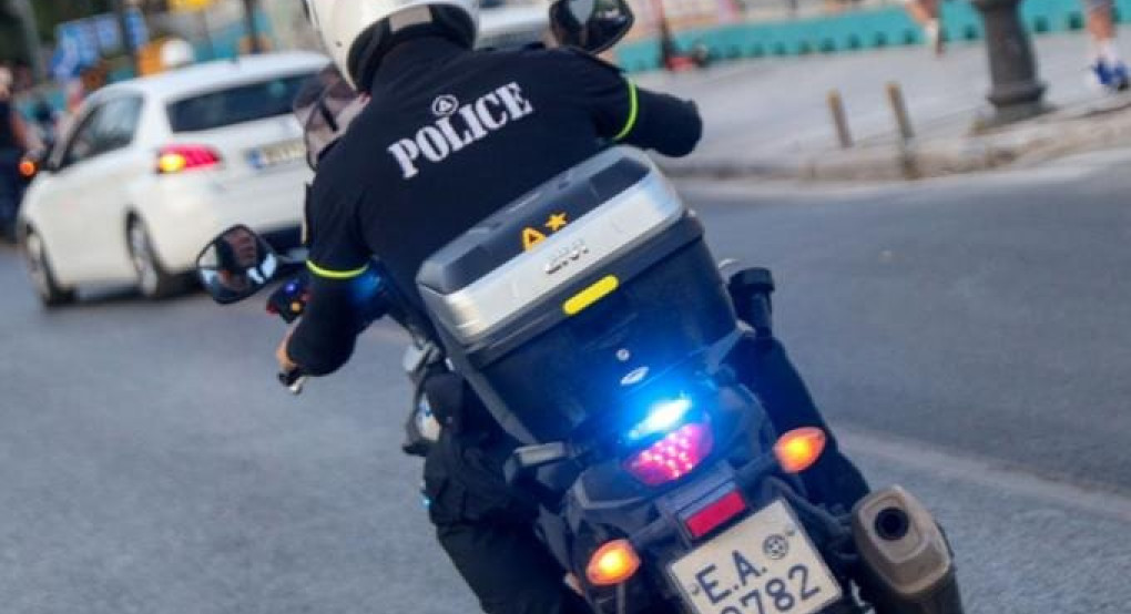 Κως: Σύλληψη ανηλίκου που παρέσυρε πεζή με μηχανή – Χειροπέδες και στον πατέρα του