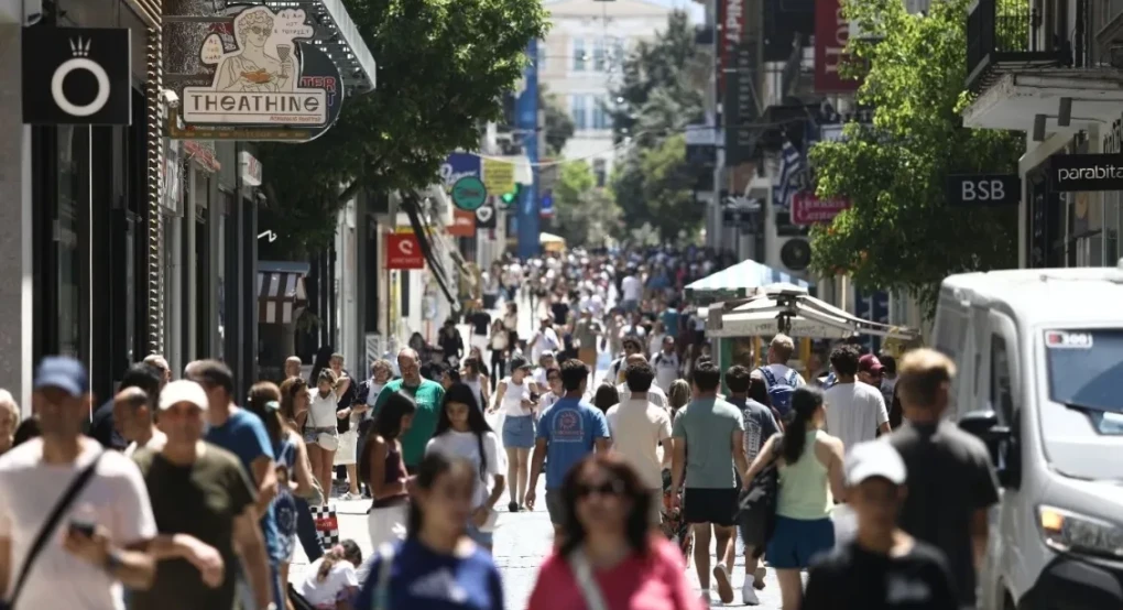 Τέλος χρόνου για τις θερινές εκπτώσεις: Υποτονικά κινήθηκε ο τζίρος, στο επίκεντρο της επόμενης ημέρας οι προσφορές
