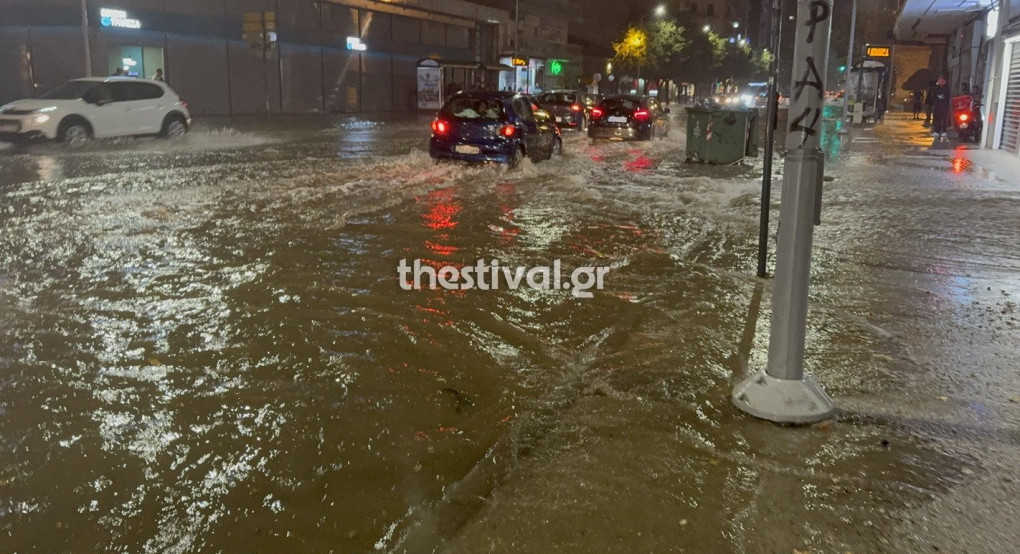 Δρόμοι ποτάμια και προβλήματα από την ισχυρή νεροποντή στη Θεσσαλονίκη