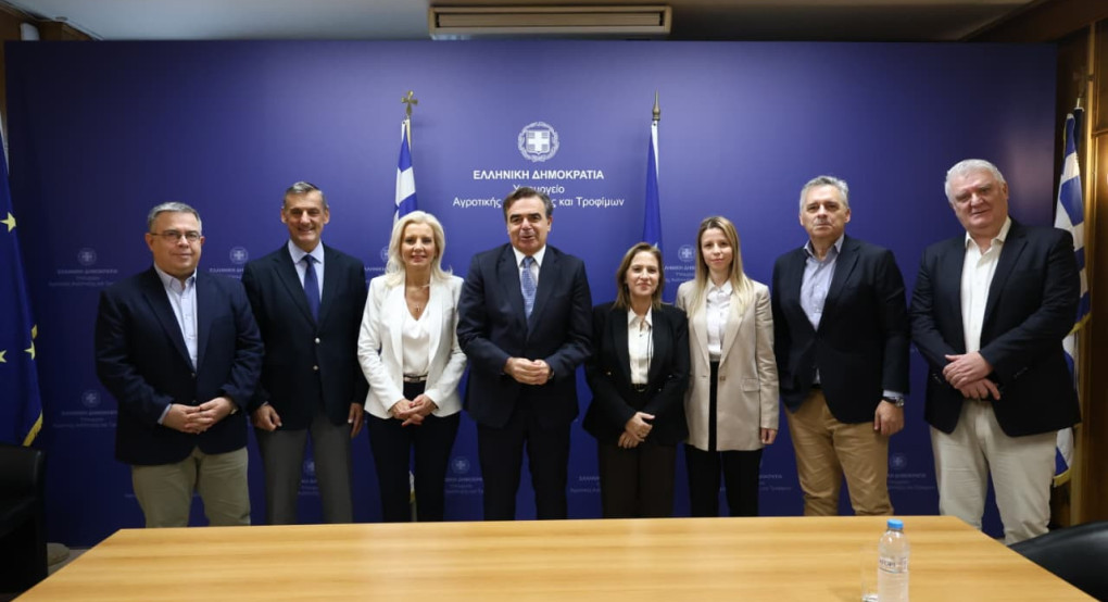Συνάντηση του ΥπΑΑΤ Μ. Σχοινά με τις επτά Αποκεντρωμένες Διοικήσεις: Στο επίκεντρο η αποτελεσματικότερη άσκηση των κρατικών αρμοδιοτήτων στον πρωτογενή τομέα