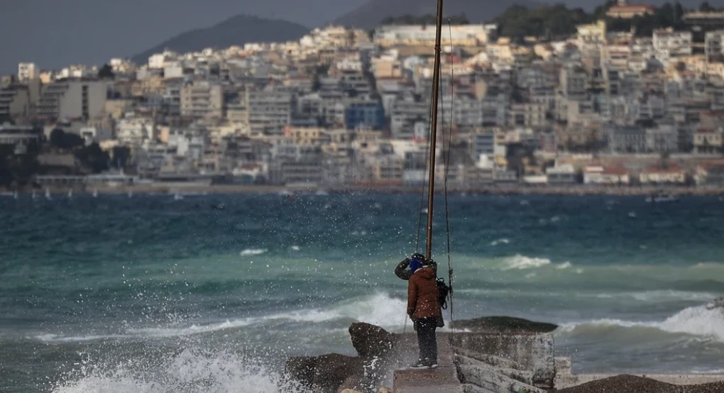 Απαγορευτικό απόπλου στα λιμάνια λόγω των ισχυρών ανέμων – Τι ισχύει σε Πειραιά, Ραφήνα και Λαύριο
