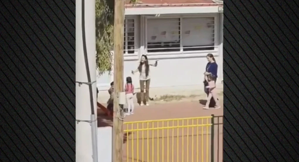 Δεν αλλάζει σχολείο η νηπιαγωγός στα Άνω Λιόσια μέχρι να ολοκληρωθεί η ΕΔΕ - Εισαγγελική έρευνα για τον ξυλοδαρμό της
