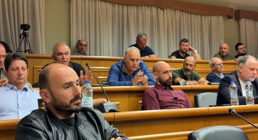 Δημοτικό Συμβούλιο Αλμωπίας: Οι απαντήσεις Παρούτογλου, Τσαρκνιά και Θεολόγου για σχολεία, ύδρευση, θέρμανση και έργα