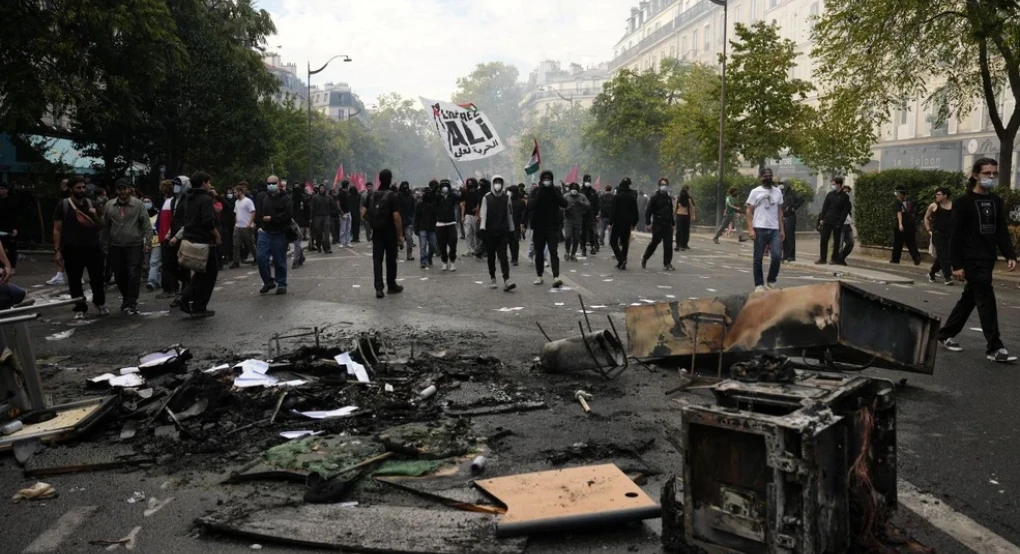 Ξεχειλίζει η οργή στη Γαλλία: «Φουντώνουν» οι μαθητικές διαδηλώσεις
