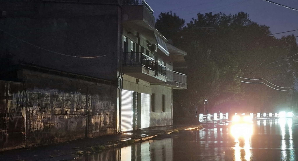Χωρίς ρεύμα η Σκύδρα λόγω της έντονης βροχής