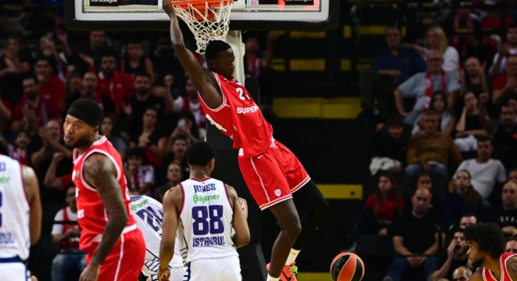 Euroleague: Ο Ολυμπιακός διέλυσε την Εφές, μεγάλη ανατροπή της Ζαλγκίρις στη Βαρκελώνη και «διπλό» της Μπεσίκτας