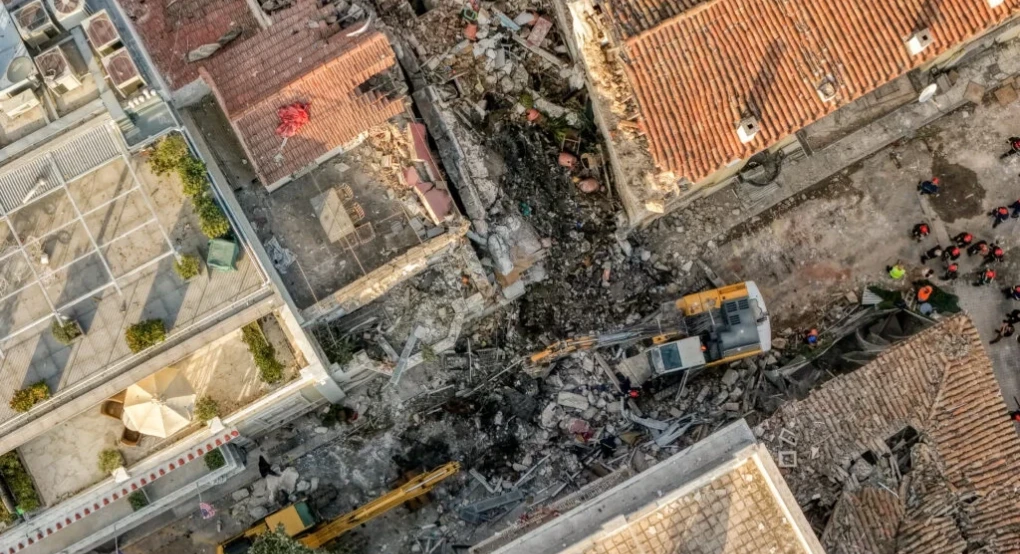 Έκρηξη στην Πλάκα: Στο μπόιλερ και στην κουζίνα οι απαντήσεις