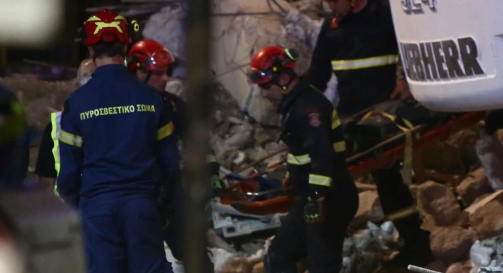 Έκρηξη στην Πλάκα: Ανασύρθηκε νεκρή από τον πρώτο όροφο, συνεχίζονται οι έρευνες για τους άλλους 5 αγνοούμενους