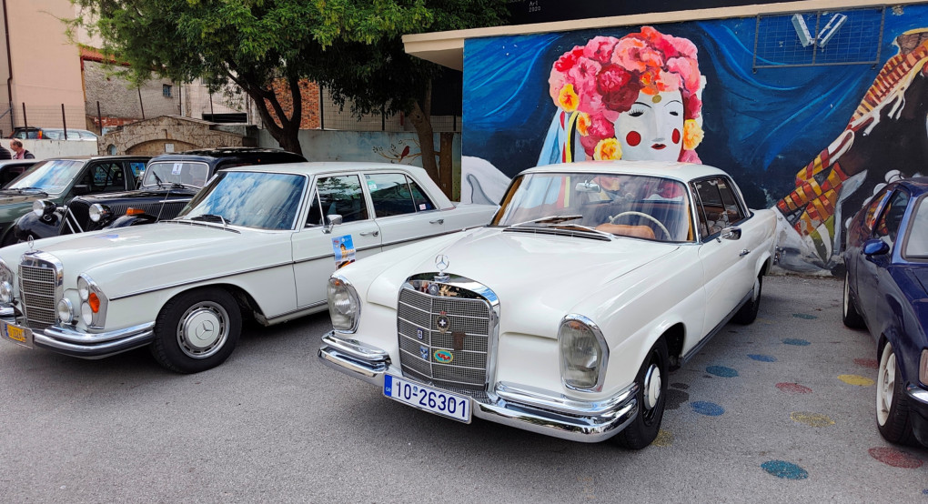 Με επιτυχία η διήμερη περιήγηση και έκθεση 40 κλασικών αυτοκινήτων στη Νάουσα