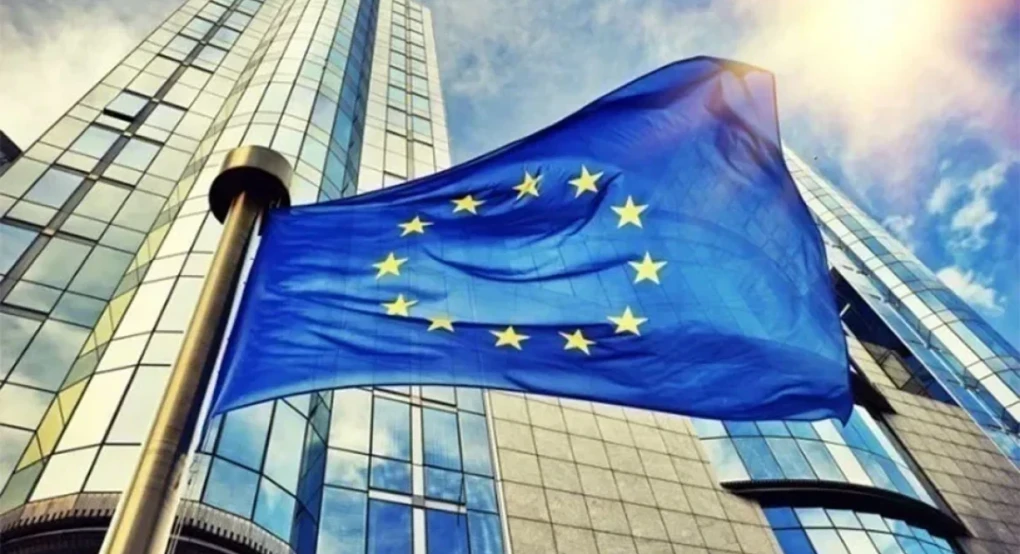 Συναγερμός στην Ευρωζώνη για τα ομόλογα: Σε υψηλά 25ετίας το κόστος δανεισμού στη Γαλλία, γιατί δεν παρεμβαίνει η ΕΚΤ