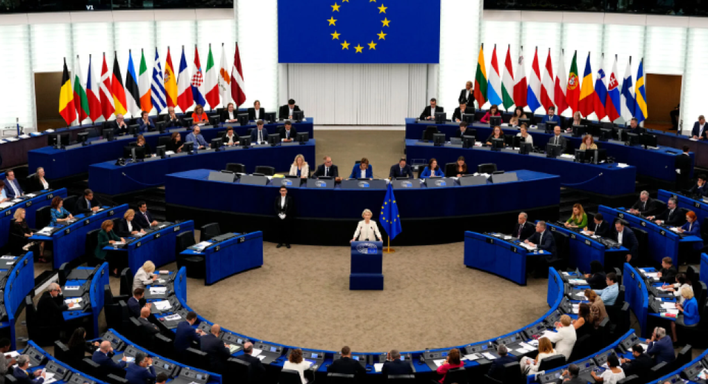 Σε συναγερμό η Ε.Ε. για το σχέδιο Τραμπ περί απαγόρευσης εξαγωγών ντίζελ: Άρχισαν οι επαφές και τα παζάρια