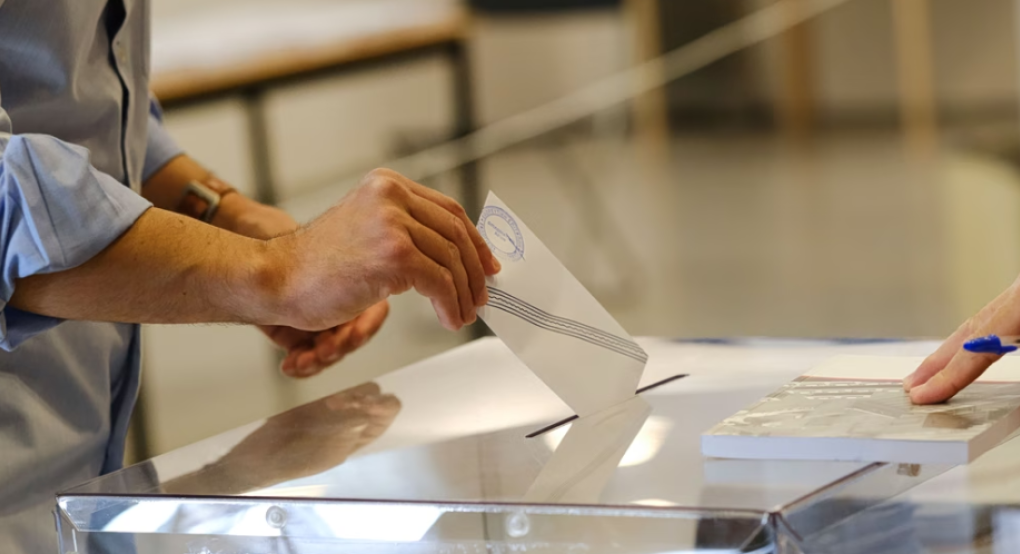 Δημοσκόπηση Metron Analysis για το MEGA: Πρωτιά ΝΔ, ντέρμπι ΠΑΣΟΚ-ΕΛΑΣ για τη δεύτερη θέση