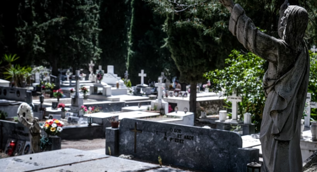 Εκατοντάδες εκταφές θυμάτων του Covid – Έξι χρόνια μετά, οι σοροί δεν έχουν αποσυντεθεί