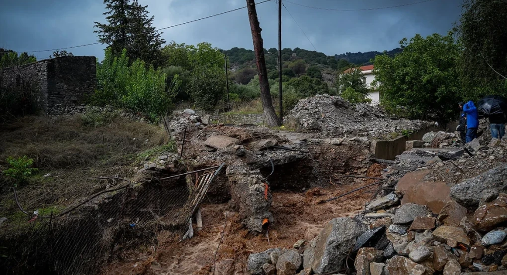 Στη δίνη της κακοκαιρίας η Κρήτη: Ορμητικός χείμαρρος ο κεντρικός δρόμος στα Ζωνιανά, περιοχές χωρίς νερό