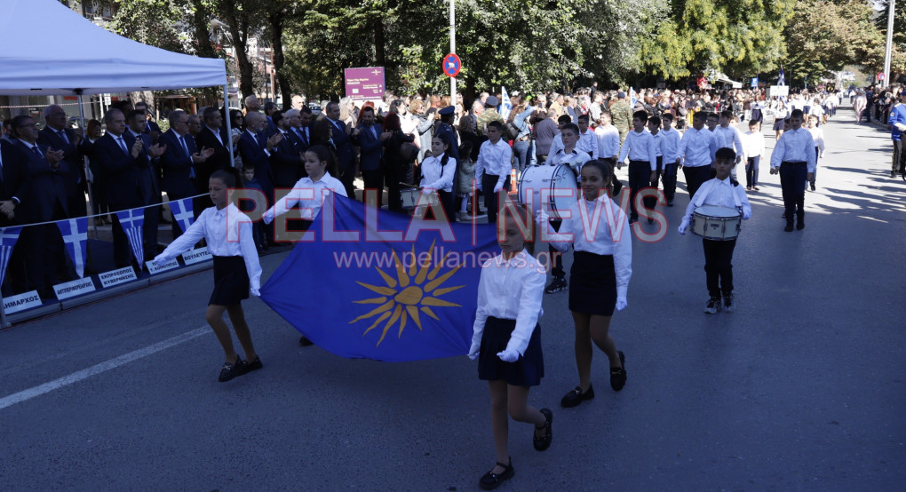 Με κάθε επισημότητα γιορτάστηκε η απελευθέρωση της Έδεσσας. Φωτογραφίες από τα σχολεία
