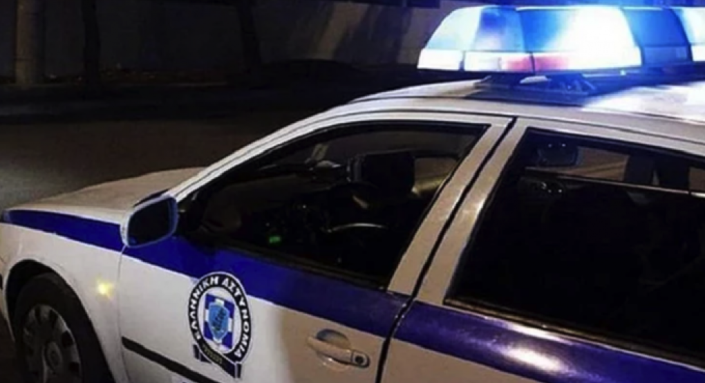 Βρέθηκαν δίδυμα 2 ετών μόνα τους σε διαμέρισμα στην Κυψέλη - Συνελήφθη η μητέρα τους