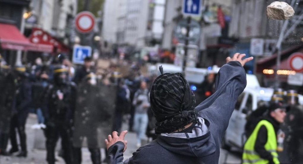 Γαλλία: Ο Λεκορνί δεν αποκλείει την κήρυξη κατάστασης έκτακτης ανάγκης, κανονικά το Παρί - Μπαρτσελόνα