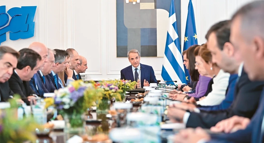 Τα ευρήματα του Μαξίμου σε δύο εσωτερικές έρευνες και focus groups - Ποιους στοχεύει να φέρει πίσω από τους ψηφοφόρους του '23