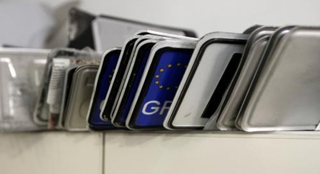 Πρόστιμο 700 ευρώ αν κυκλοφορείς με αυτές τις πινακίδες στο αυτοκίνητο -Γιατί είναι παράνομες