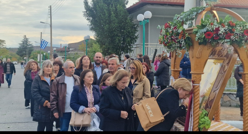 Χρυσή Αλμωπίας: Με ευλάβεια στην ουρά, ως απλός πιστός, ο Λάκης Βασιλειάδης για την Αγία Χρυσή