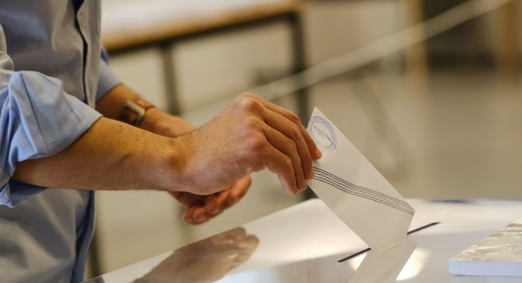 Δημοσκόπηση Metron Analysis στο MEGA: Οριακή πτώση για ΝΔ – Ντέρμπι ΕΛΑΣ-ΠΑΣΟΚ για τη δεύτερη θέση