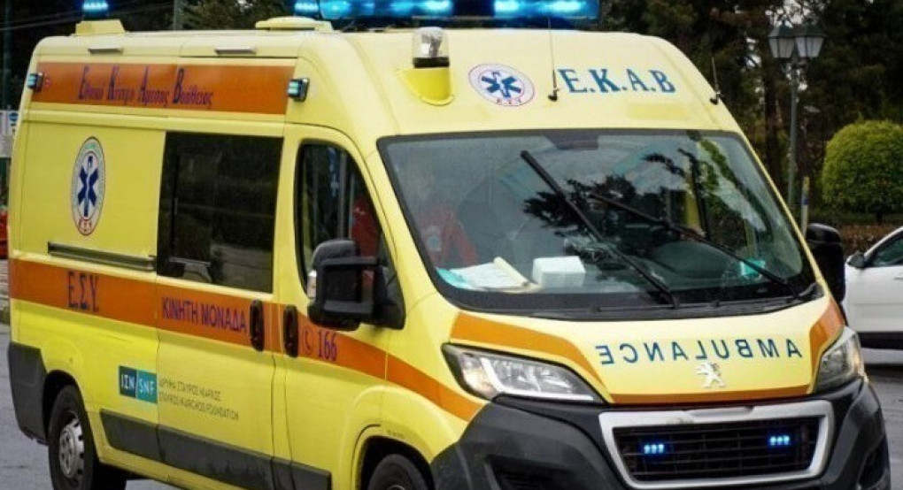 Στο νοσοκομείο 18χρονη που έπεσε από 4ο όροφο πολυκατοικίας στους Αμπελόκηπους