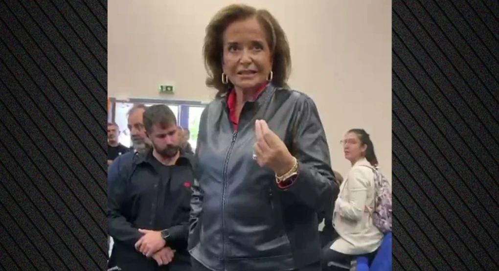 «Κλείστο το στόμα σου, πουλάκι μου, κλείστο», είπε η Ντόρα Μπακογιάννη σε γυναίκα που τη διέκοψε ενώ μιλούσε στο νοσοκομείο Χανίων