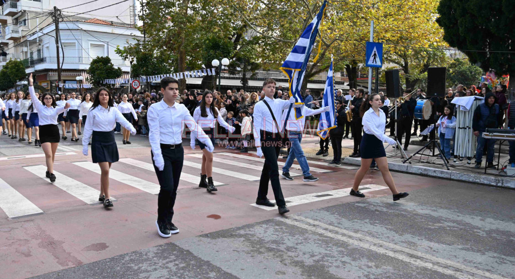Σκύδρα/28η Οκτωβρίου: Παρέλασαν μαθητές και πολιτιστικοί σύλλογοι!
