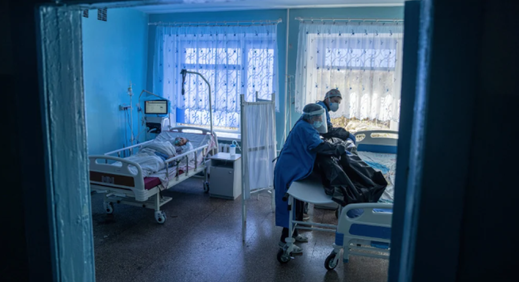 ΕΟΔΥ: 182 νέες εισαγωγές και ένας θάνατος από κορονοϊό – Σε χαμηλά επίπεδα η γρίπη