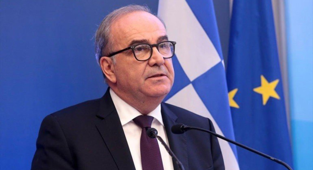 Παπαθανάσης: Πρέπει να μάθουμε να ζούμε με τη μάσκα