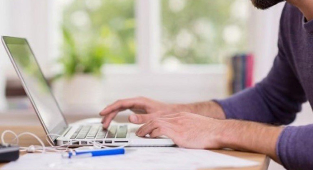 Google - Facebook: Μέχρι τα τέλη του έτους θα συνεχιστεί η τηλεργασία