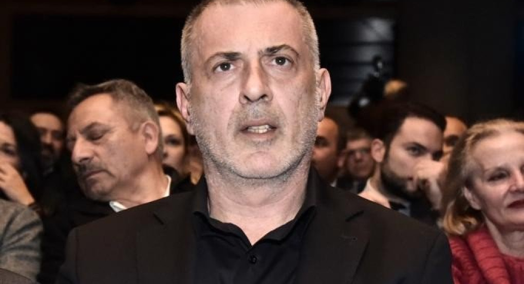 Δήλωσε... άγνοια ο Μώραλης για τις αφίσες και μετά εξαφανίστηκε!