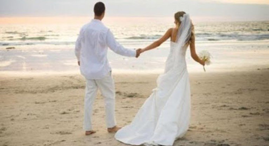 Κορονοϊός: Στον "πάγο" γάμοι, βαφτίσια, πάρτι και... μνημόσυνα