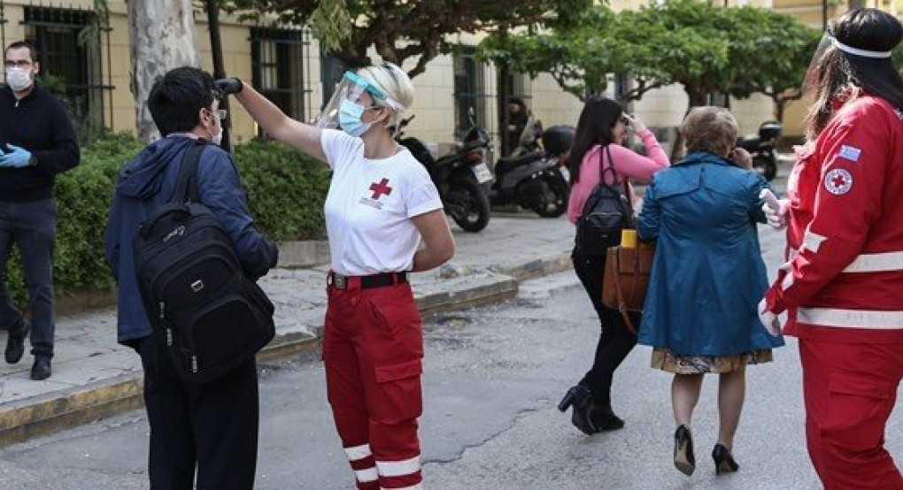 Η νέα καθημερινότητα επί κορονοϊού: Θερμομέτρηση στα δικαστήρια, ουρές στα υποθηκοφυλακεία