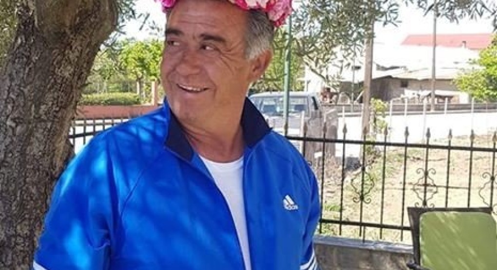 Παλιός Μυλότοπος: Με...στεφάνι στο κεφάλι ευχήθηκε καλό μήνα! 