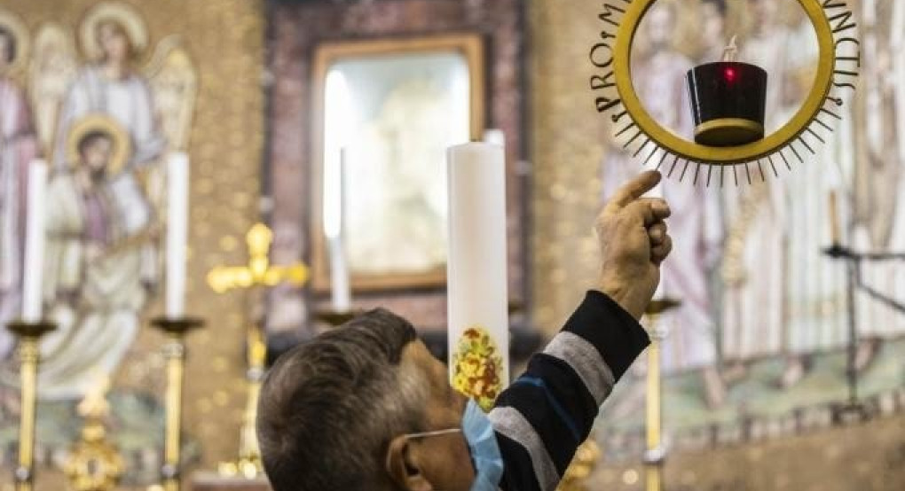 Αρχίζουν ξανά οι λειτουργίες στην Ιταλία - Οι πιστοί θα φορούν μάσκες