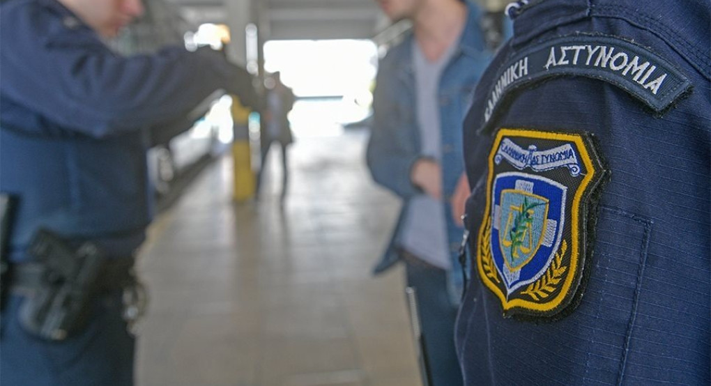 Κορωνοϊός: Σε καραντίνα 15 αστυνομικοί που ήρθαν σε επαφή με τον μετανάστη στη Μαλακάσα